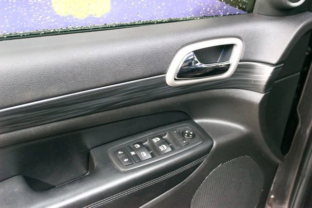 Used 2020 Jeep Grand Cherokee Altitude AWD/4WD image 13
