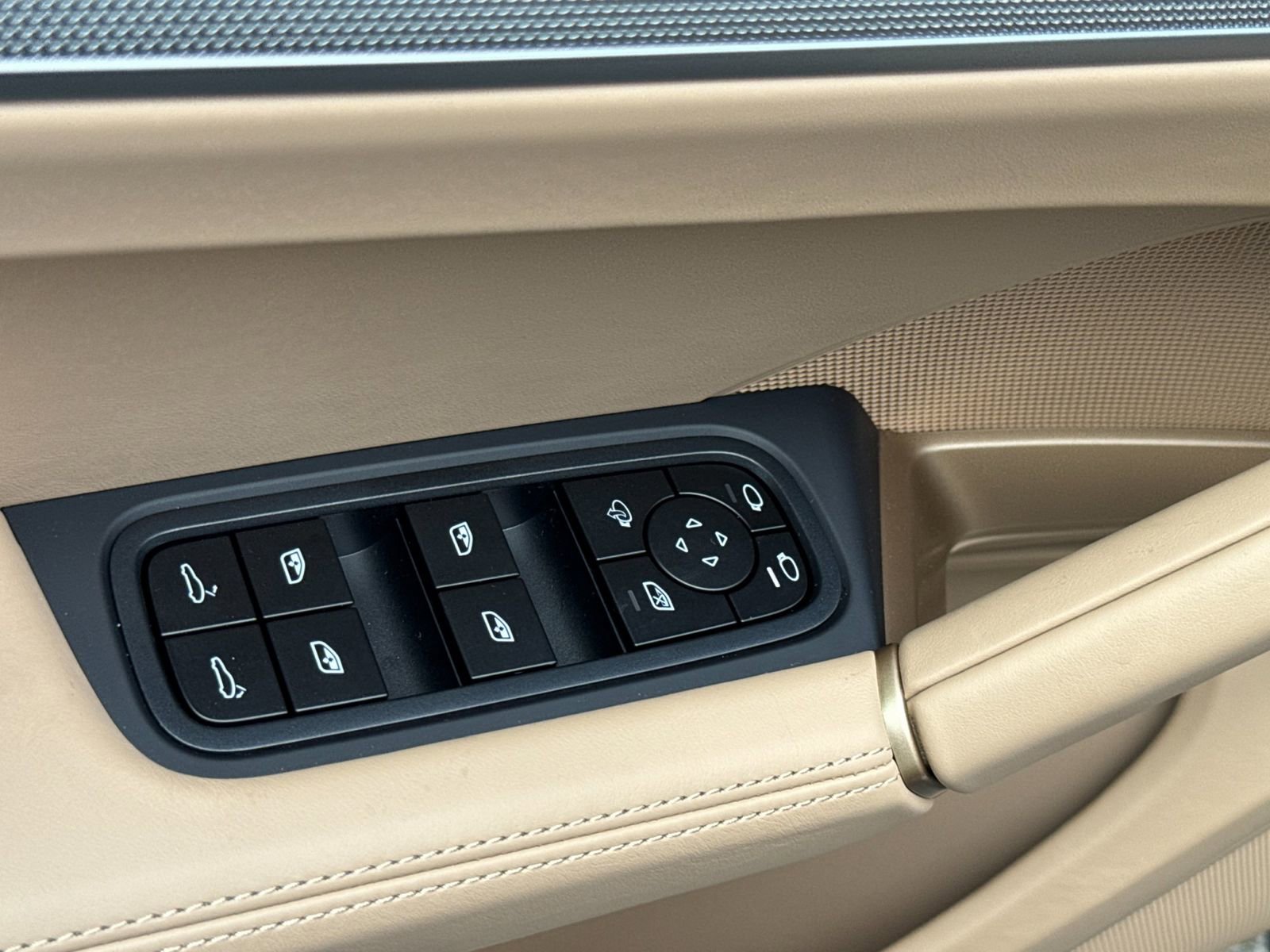 New 2026 Porsche Cayenne S image 13