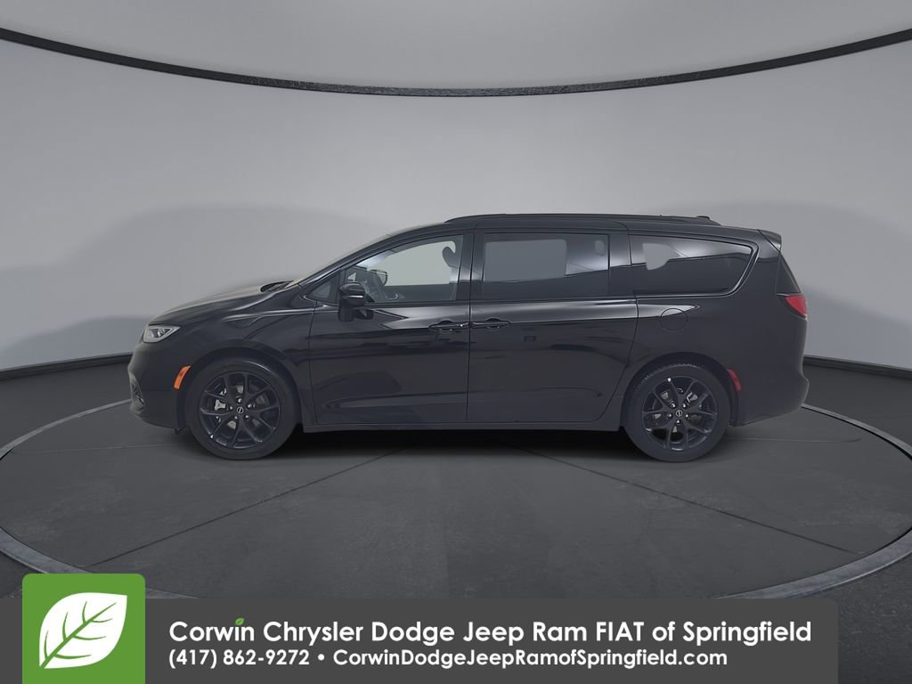 Used 2025 Chrysler Pacifica Limited FWD image 10