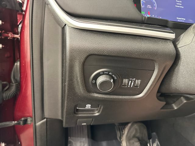 Used 2023 Jeep Grand Cherokee Laredo AWD/4WD image 15