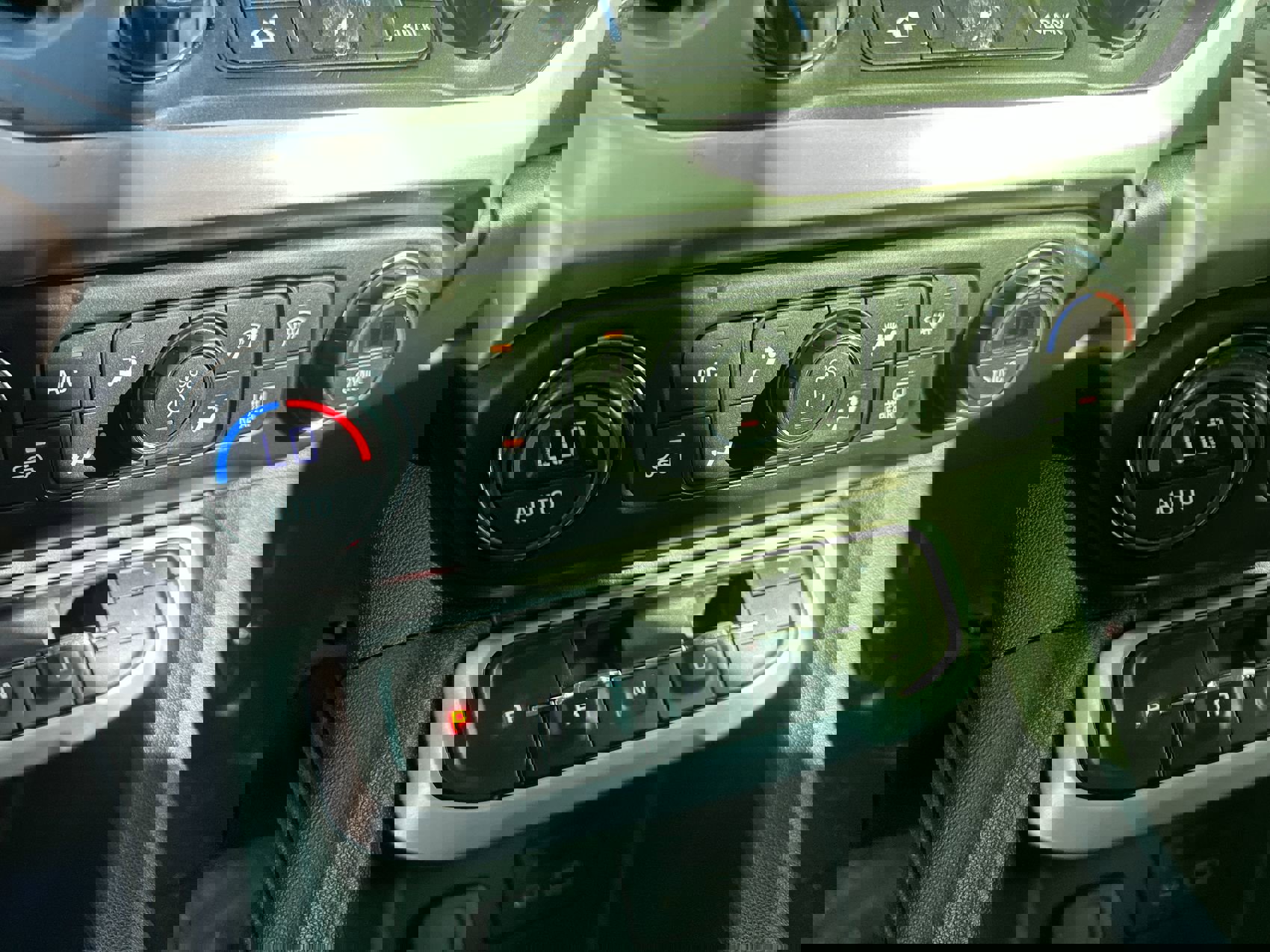 Used 2021 GMC Acadia SLT image 19