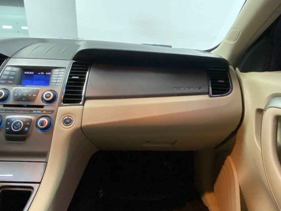 Used 2013 Ford Taurus SE image 22