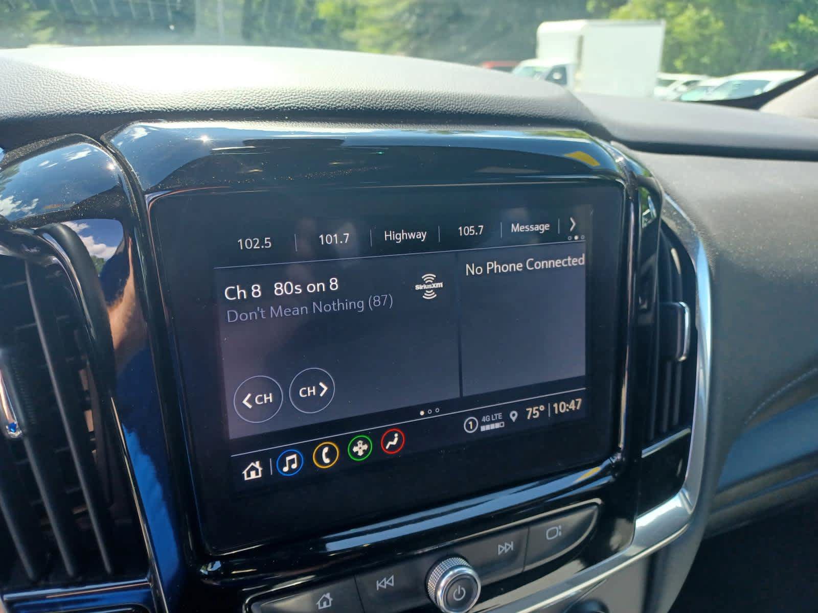 Used 2023 Chevrolet Traverse LT w/ Rear Camera Mirror Package AWD/4WD image 13