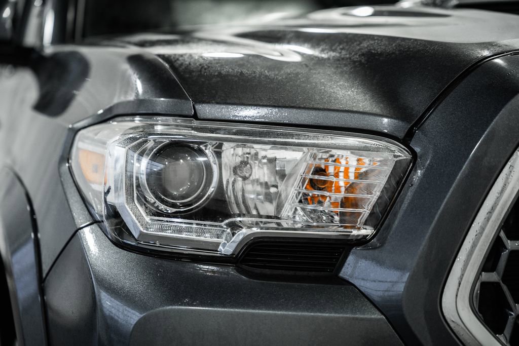 Used 2019 Toyota Tacoma TRD Sport image 11