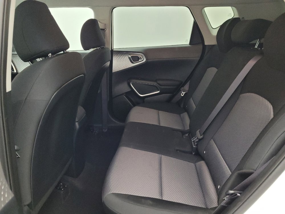 Used 2025 Kia Soul LX w/ LX Technology Package image 18