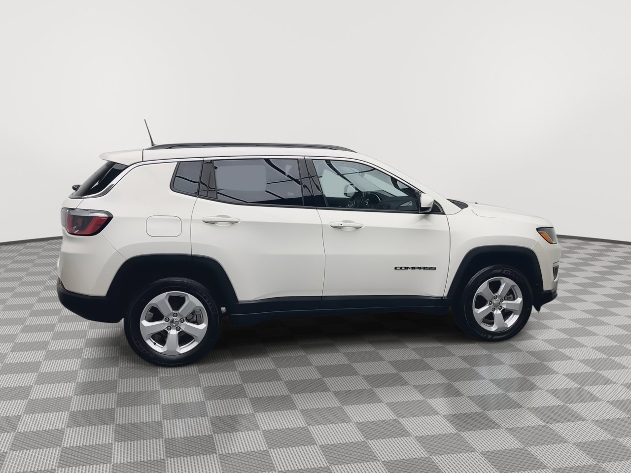 Used 2019 Jeep Compass Latitude w/ Cold Weather Group image 35