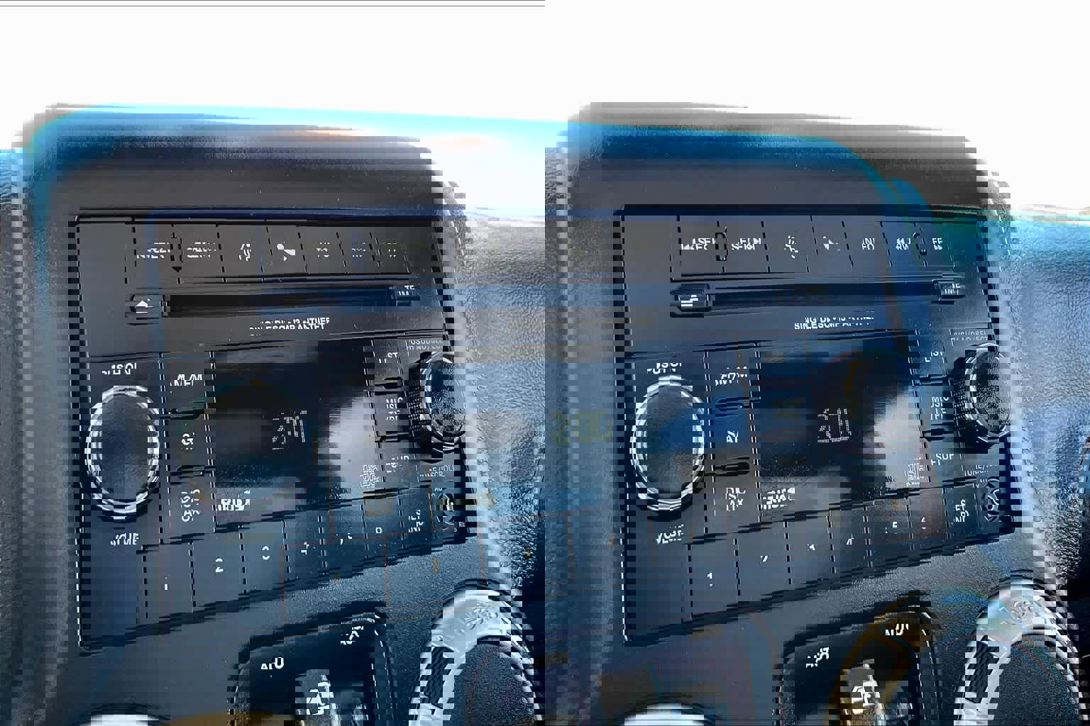 Used 2016 Jeep Wrangler Unlimited Rubicon w/ Connectivity Group image 29