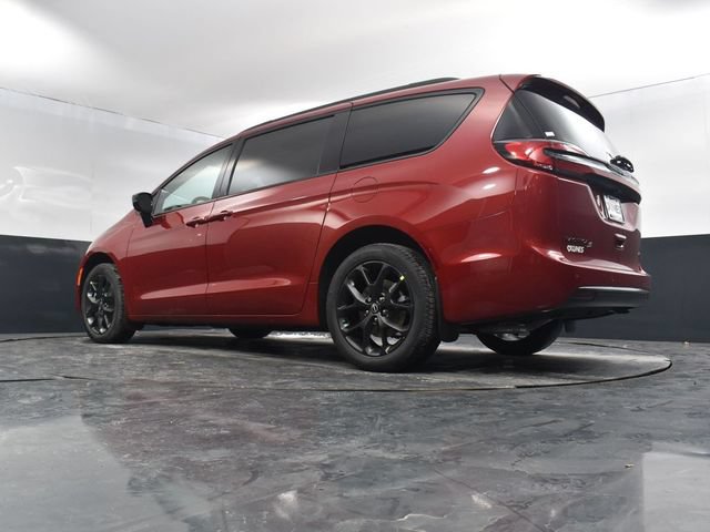 New 2026 Chrysler Pacifica Select AWD/4WD image 49