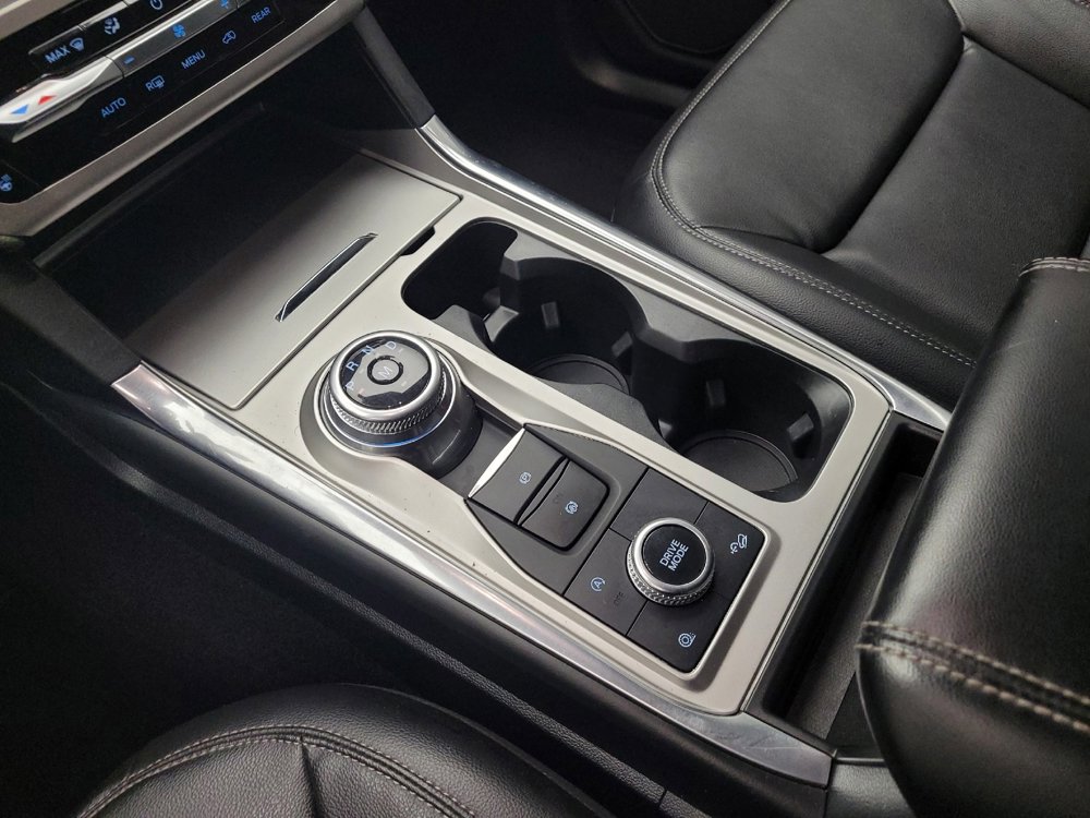 Used 2020 Ford Explorer XLT w/ Equipment Group 202A image 26