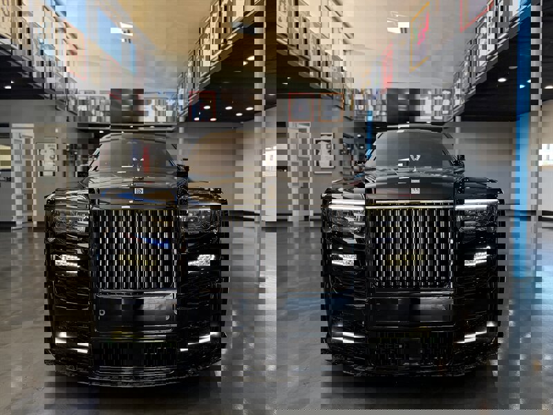 Used 2024 Rolls-Royce Phantom Sedan image 3