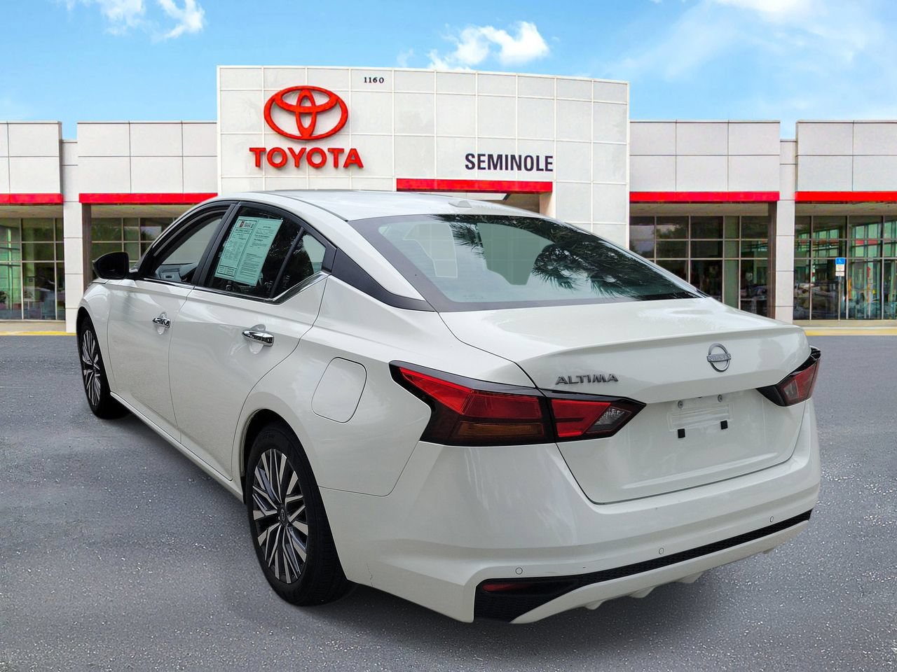 Used 2025 Nissan Altima 2.5 SV FWD image 4