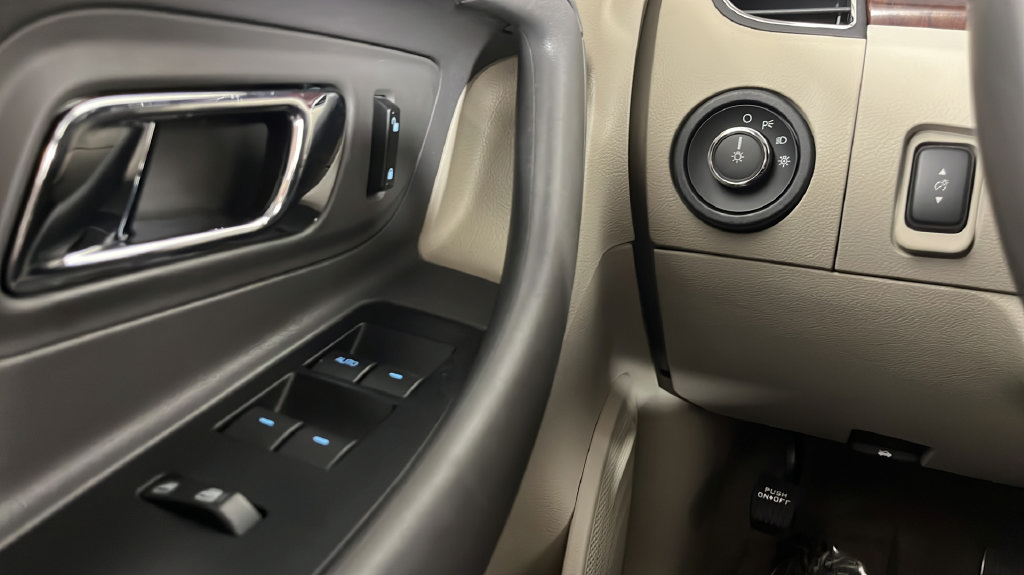 Used 2012 Ford Taurus SEL FWD image 24