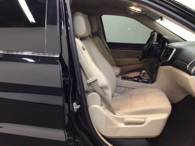 Used 2020 Jeep Grand Cherokee Laredo AWD/4WD image 8