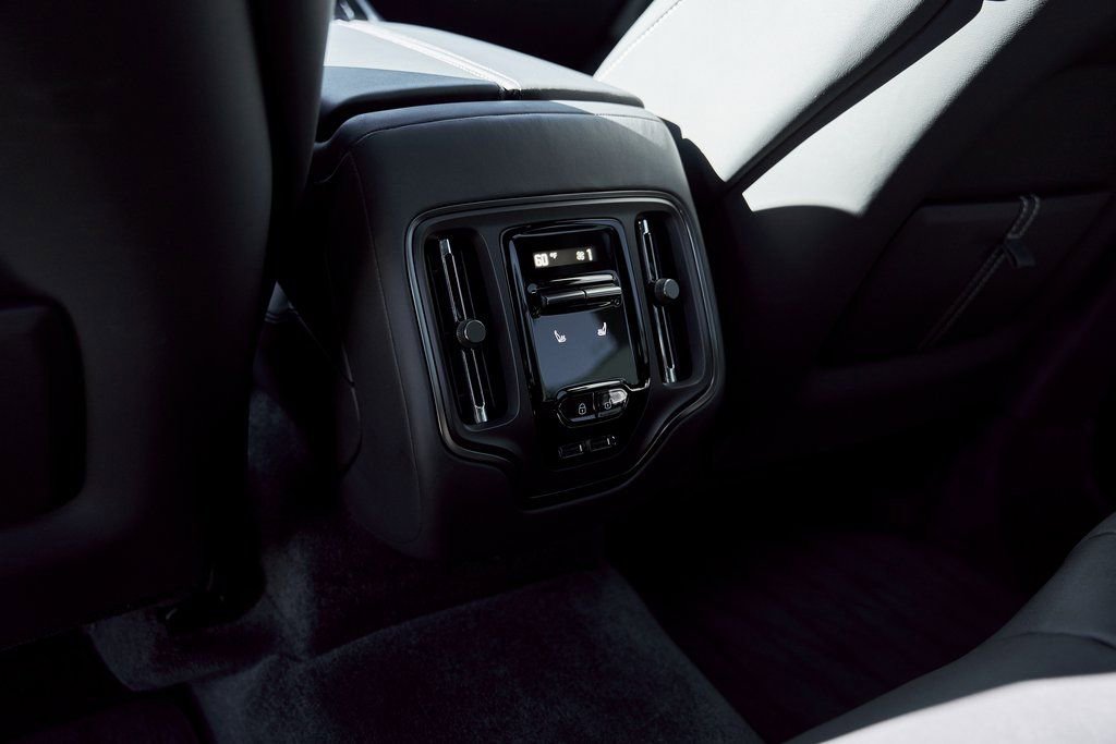 Used 2025 Aston Martin DBX 707 image 53