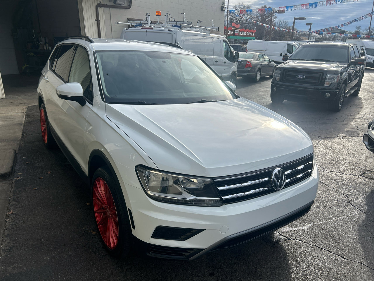 Used 2018 Volkswagen Tiguan S image 4