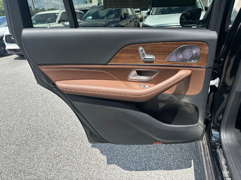 Used 2024 Mercedes-Benz GLS 450 4MATIC image 20