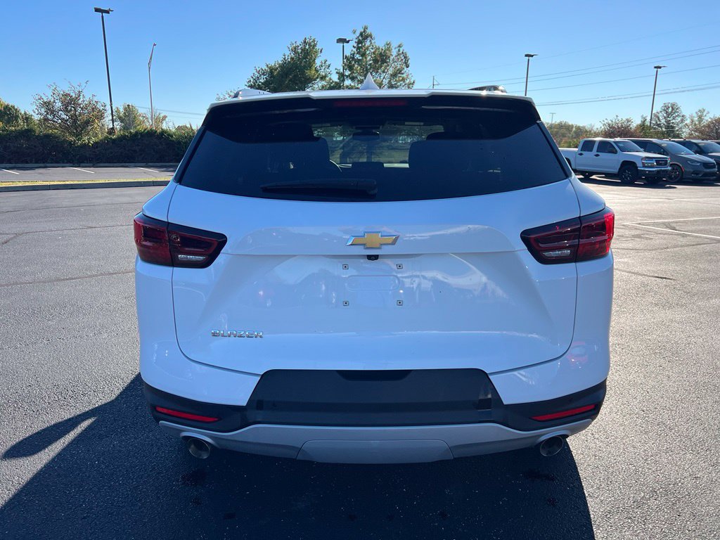 Used 2024 Chevrolet Blazer LT w/ Convenience Package FWD image 4