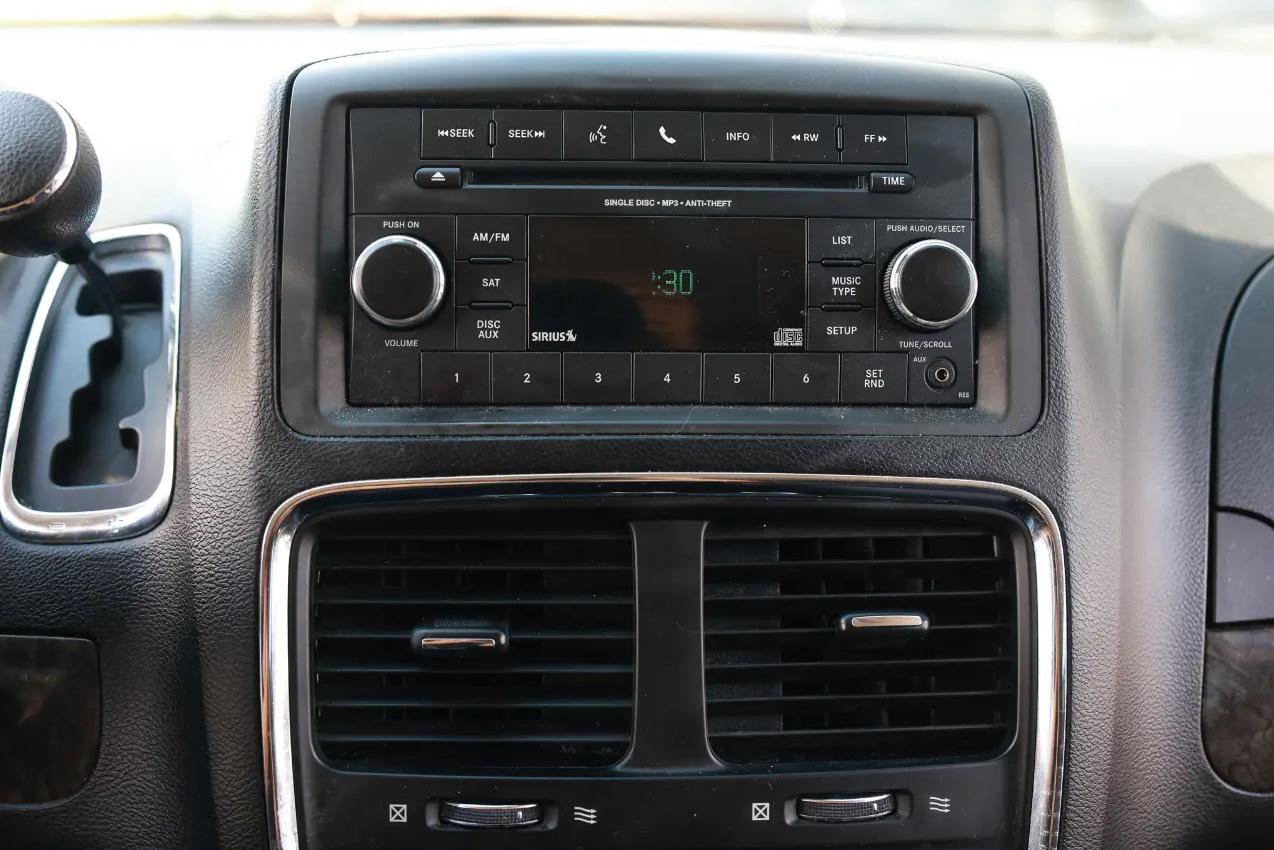 Used 2011 Dodge Grand Caravan Express FWD image 31