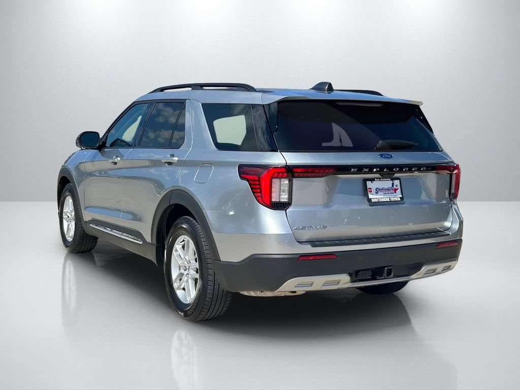 Used 2025 Ford Explorer Active w/ Active Comfort Package RWD image 7