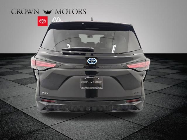 Used 2025 Toyota Sienna XSE FWD image 5
