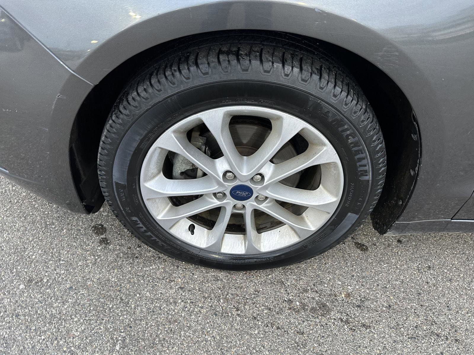Used 2020 Ford Fusion SE FWD image 13