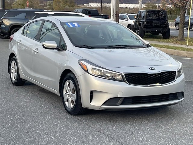 Used 2017 Kia Forte LX image 1