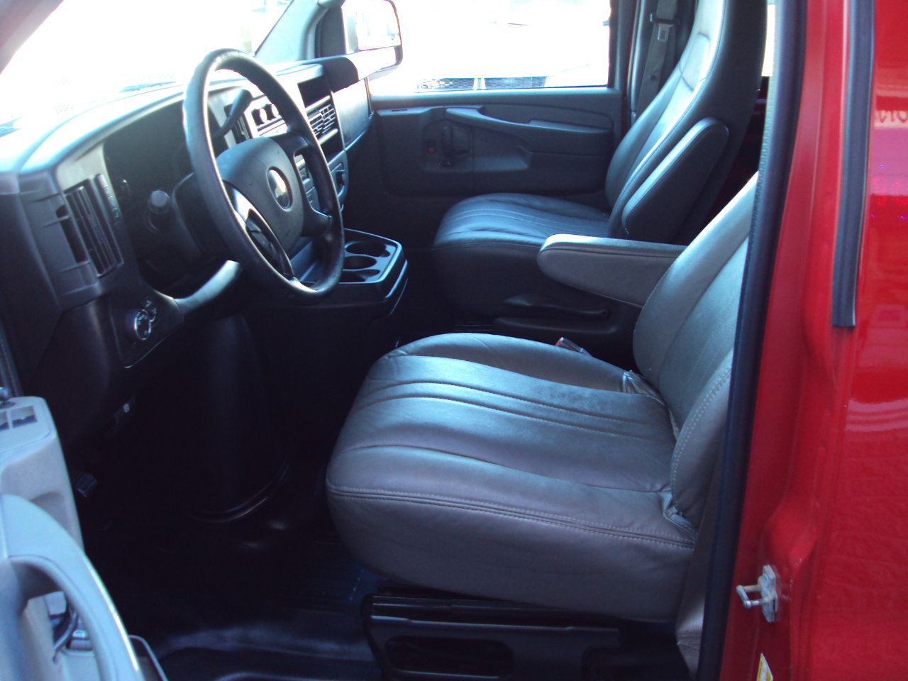 Used 2013 Chevrolet Express 1500 AWD image 17