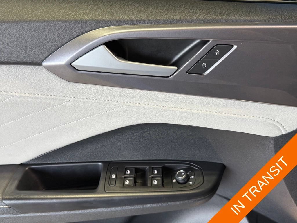 Used 2025 Volkswagen Taos SEL AWD/4WD image 31