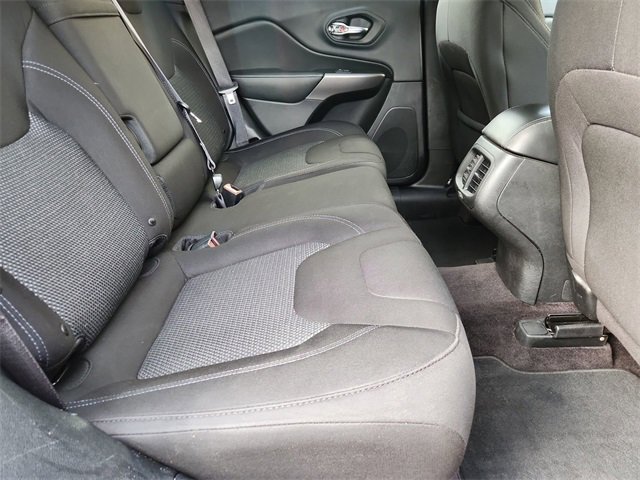 Used 2019 Jeep Cherokee Latitude w/ Popular Appearance Group image 24