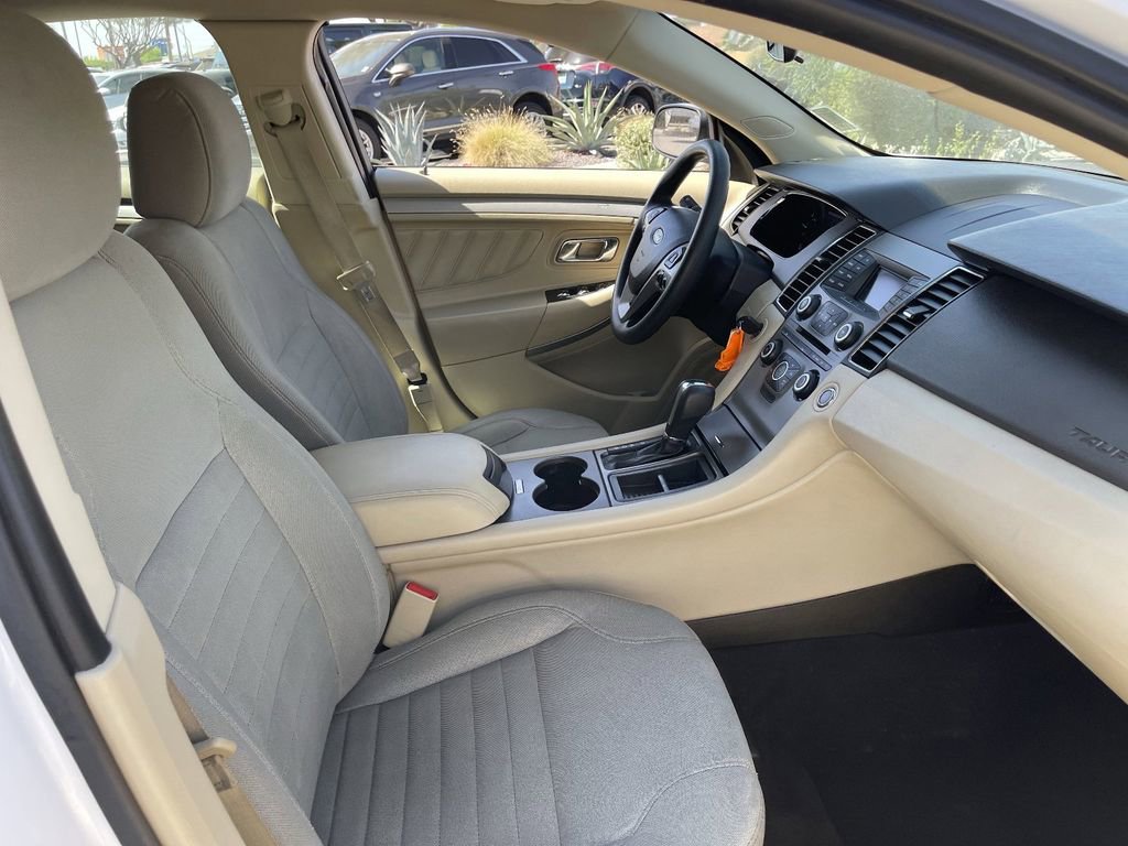 Used 2019 Ford Taurus SE image 11