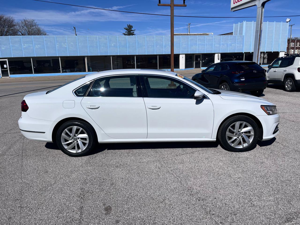 Used 2018 Volkswagen Passat 2.0T SE FWD image 2