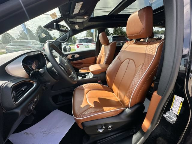 Used 2024 Chrysler Pacifica Pinnacle AWD/4WD image 23