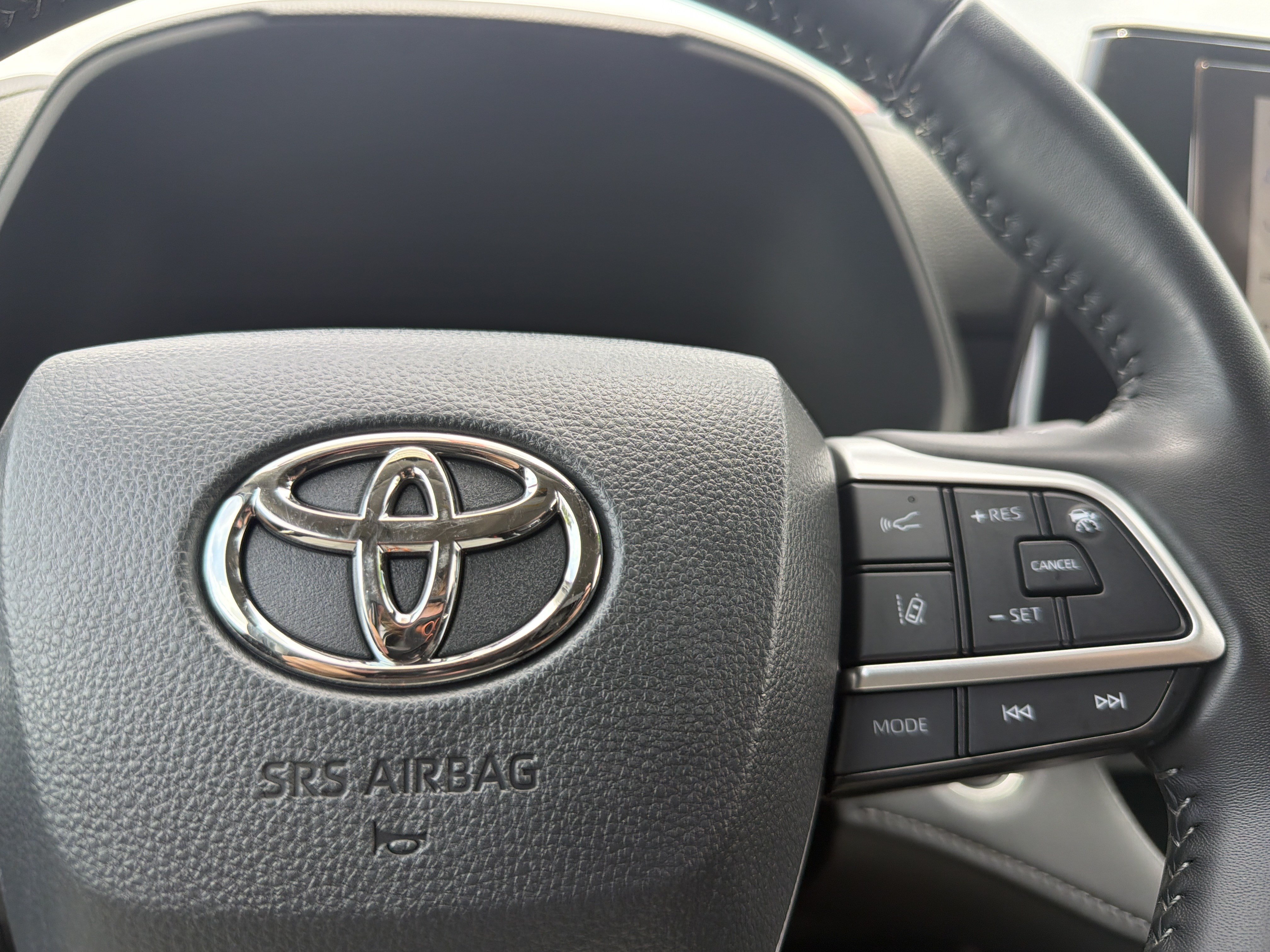 Certified 2025 Toyota Highlander LE FWD image 10