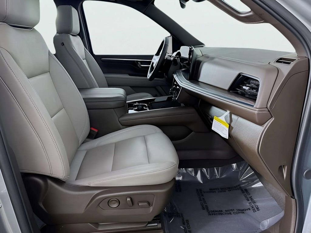 Used 2025 Chevrolet Tahoe Z71 w/ Comfort Package image 12