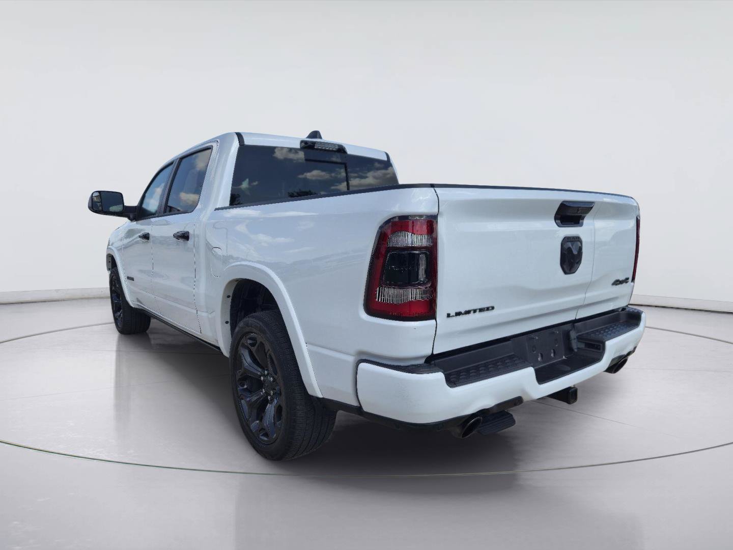 Used 2023 RAM 1500 Limited AWD/4WD image 3