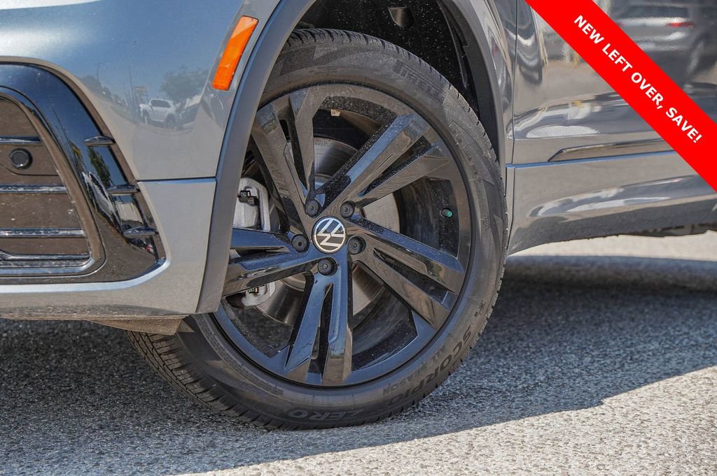Used 2024 Volkswagen Tiguan SE R-Line image 2