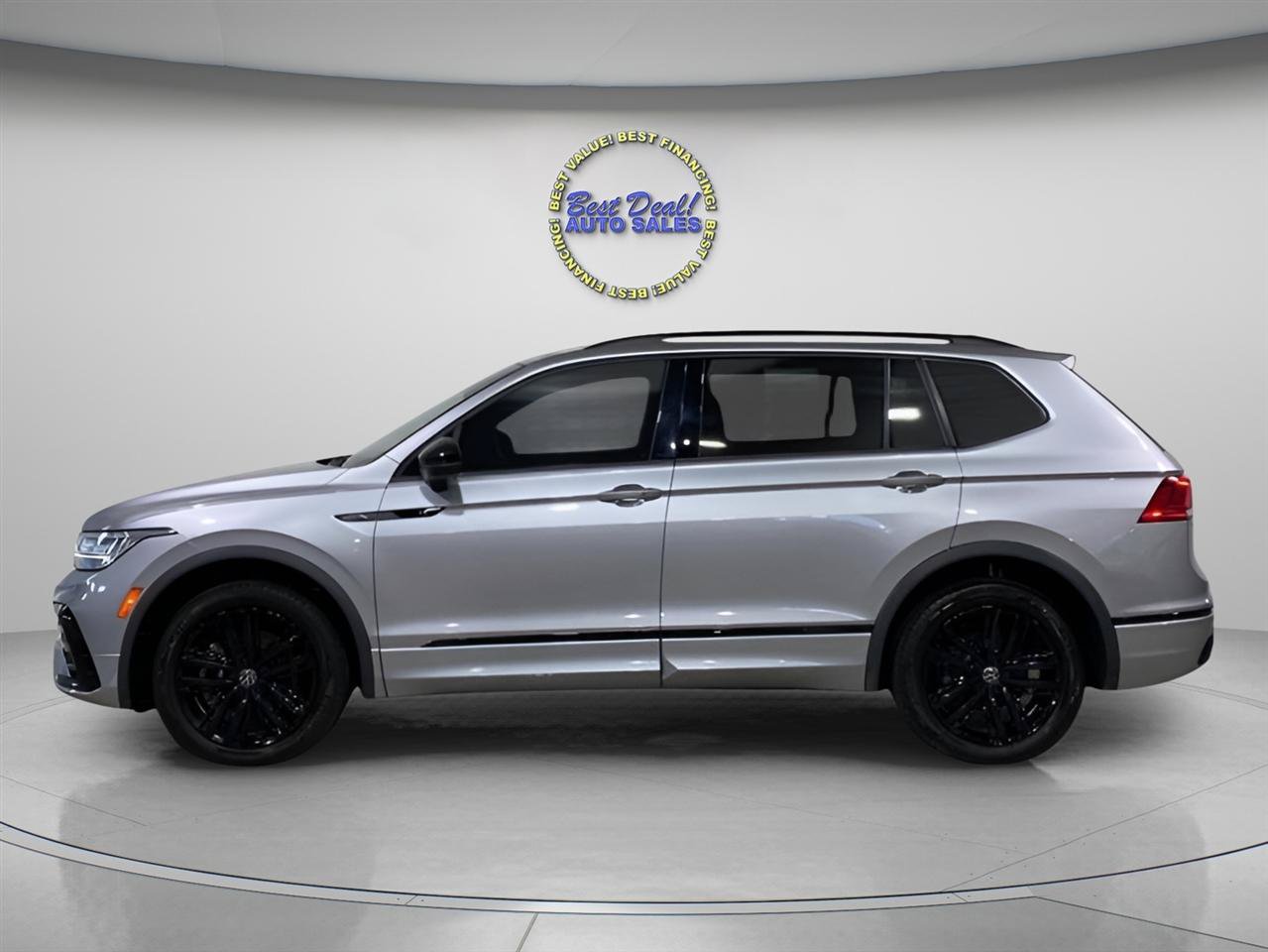 Used 2022 Volkswagen Tiguan SE R-Line AWD/4WD image 3