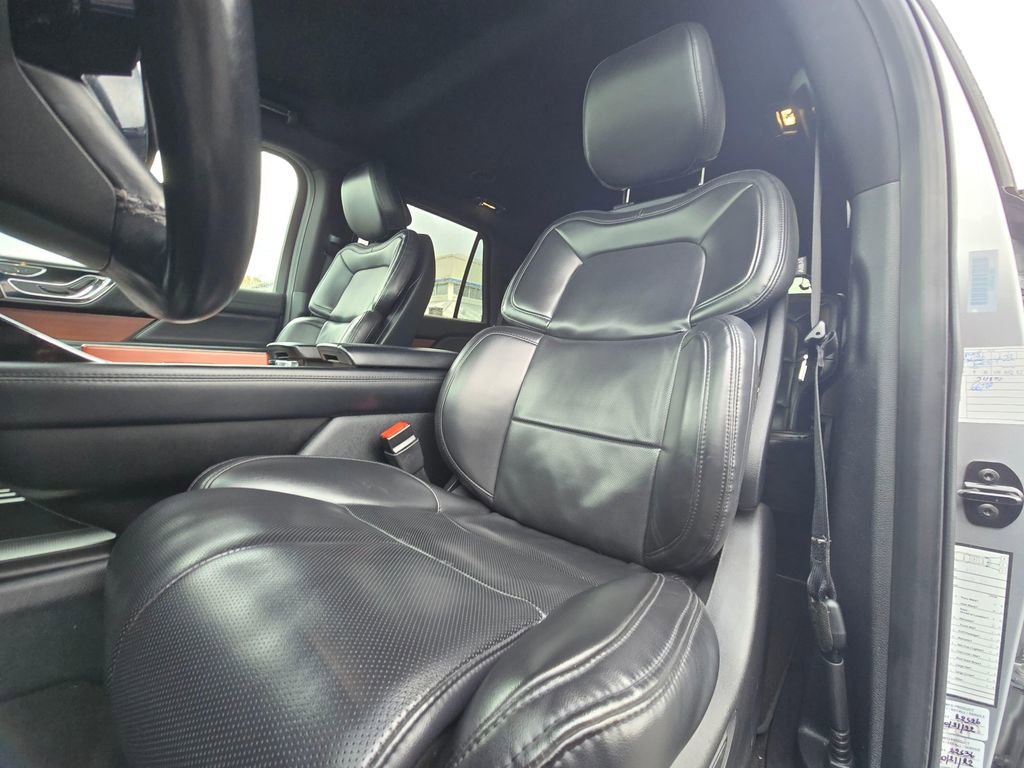 Used 2021 Lincoln Navigator 4WD image 18
