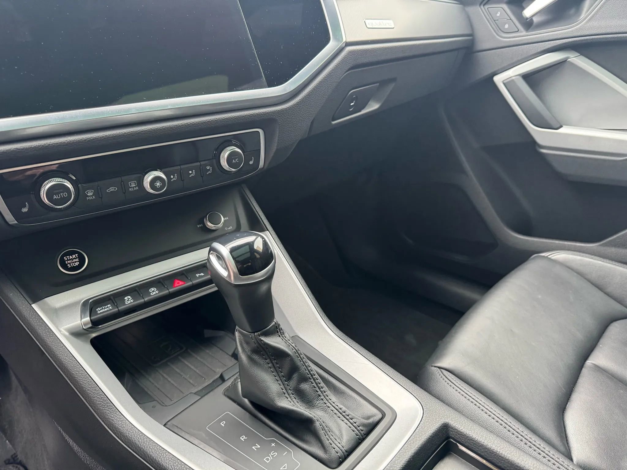 Used 2024 Audi Q3 2.0T Premium image 24