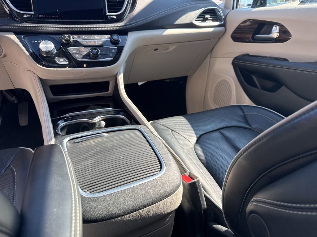 Used 2023 Chrysler Pacifica Limited image 28
