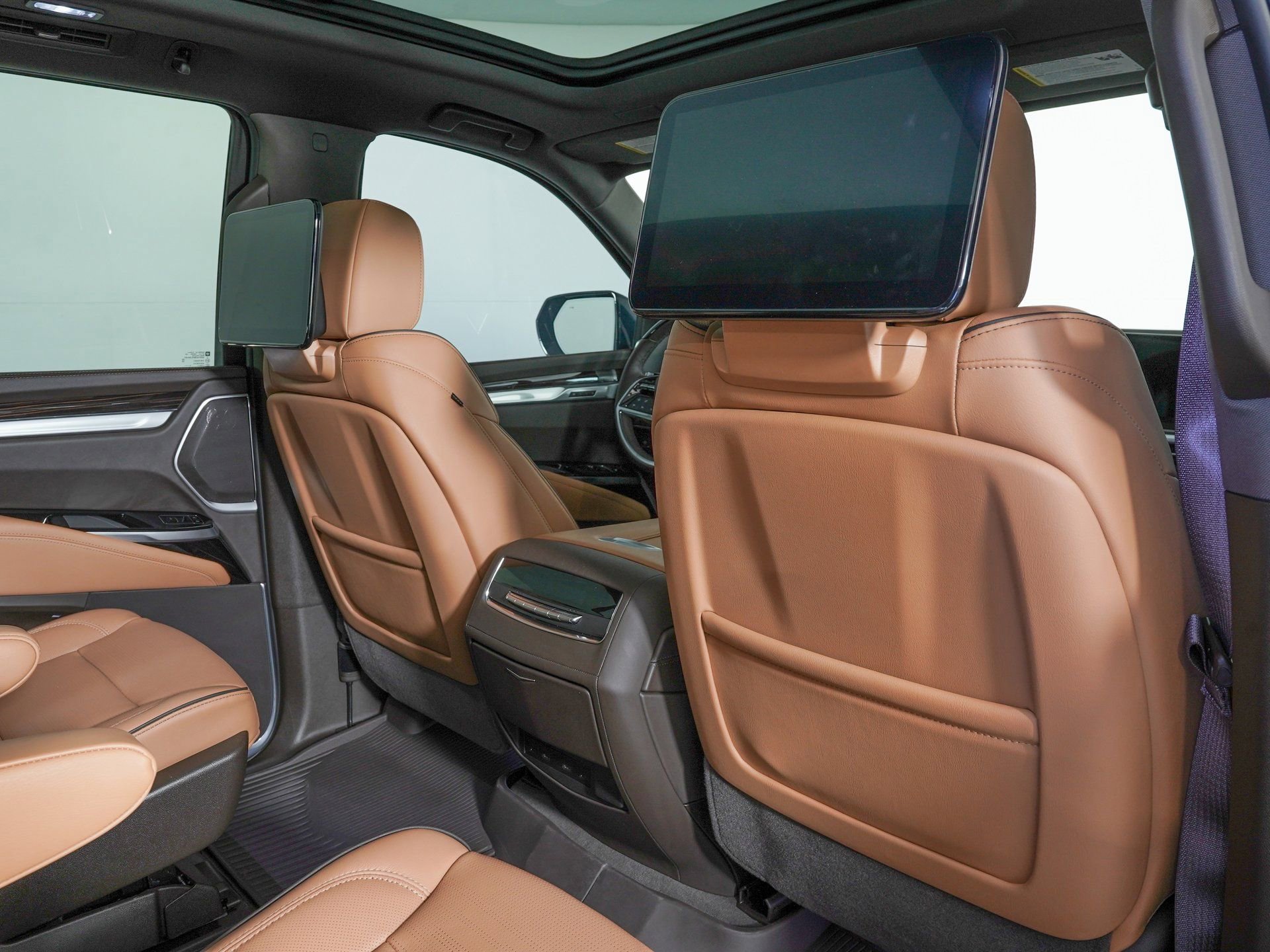 Used 2026 Cadillac Escalade Luxury w/ LPO, Radiant Package image 12