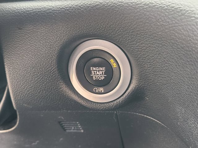 Used 2020 Chrysler Pacifica Touring-L w/ S Appearance Package FWD image 19