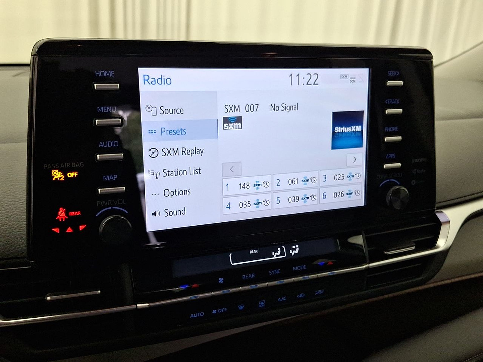 Used 2024 Toyota Sienna LE FWD image 17