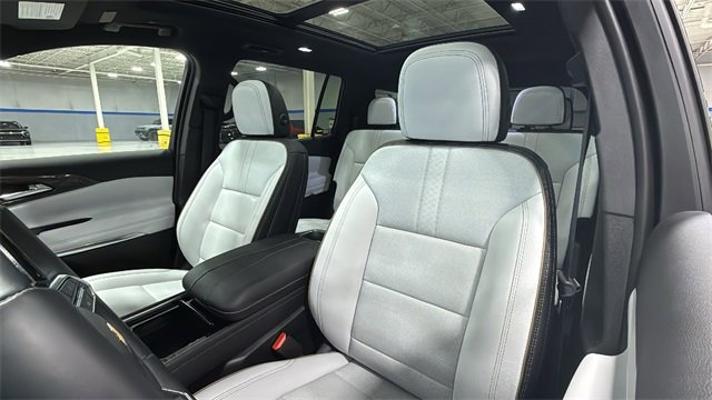 Used 2025 Chevrolet Traverse High Country image 12