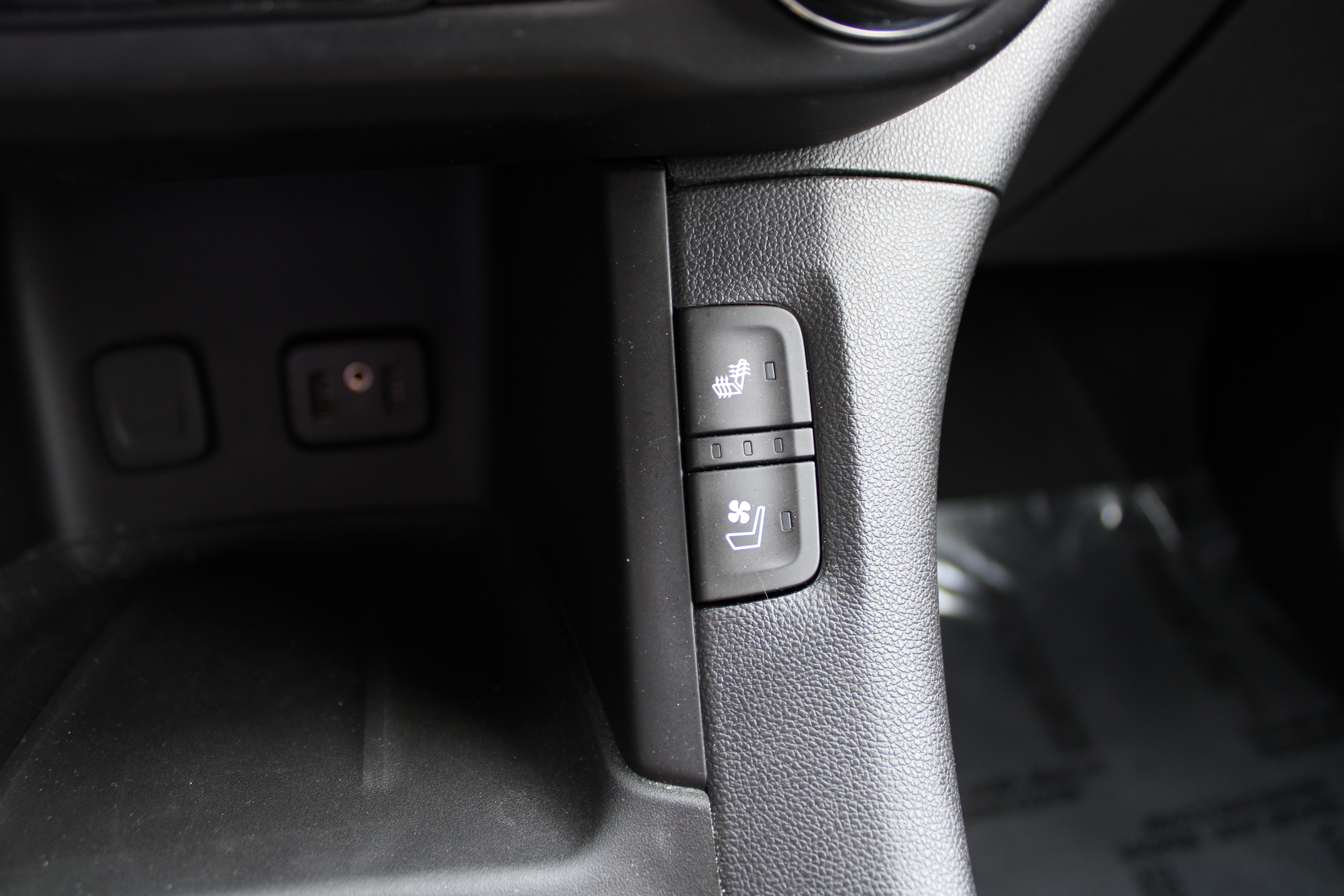 Used 2019 GMC Acadia Denali w/ Technology Package FWD image 24