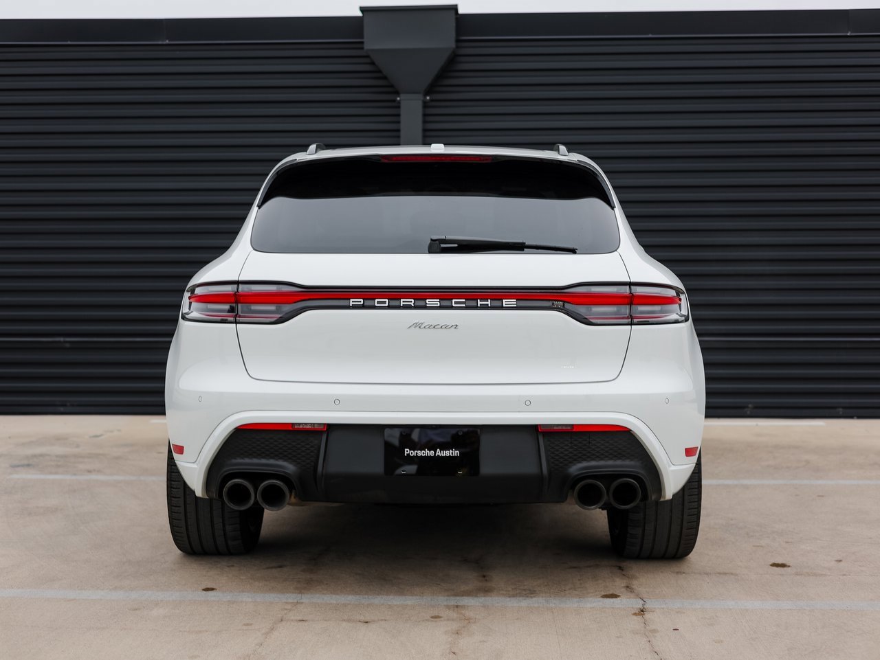 Certified 2023 Porsche Macan image 6