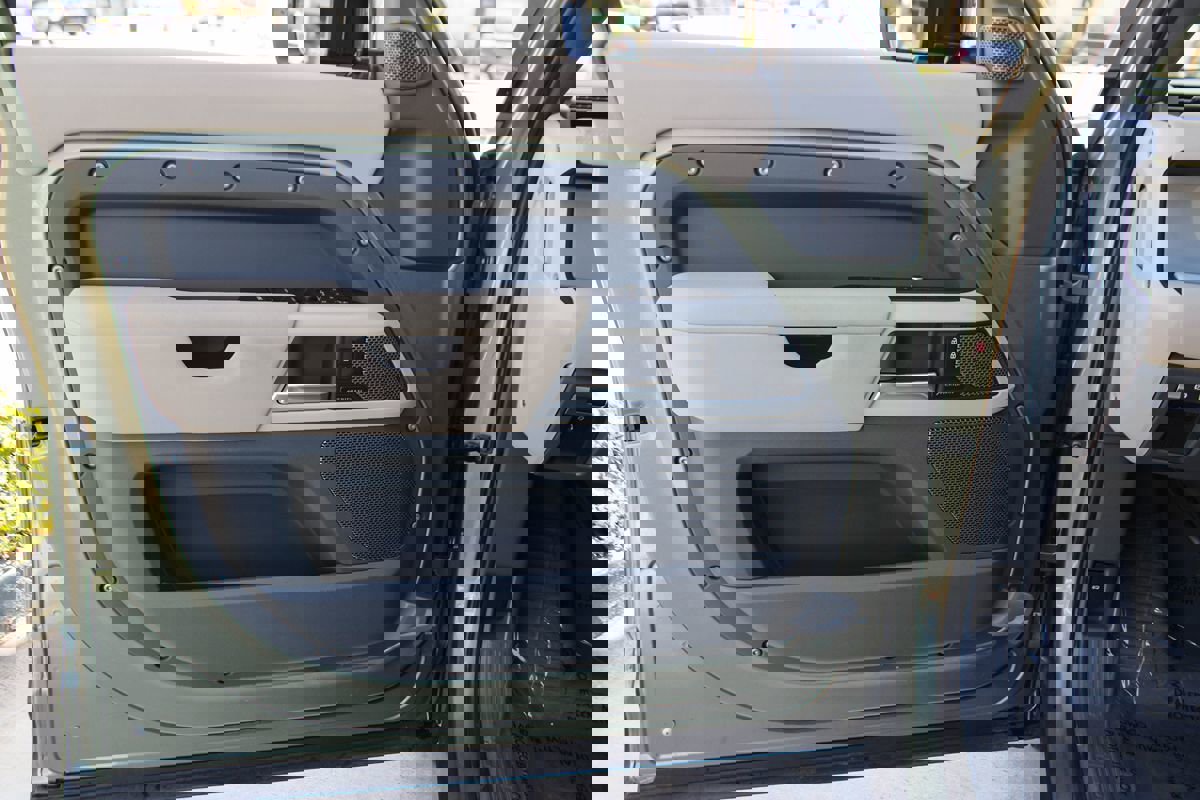 Used 2021 Land Rover Defender 110 SE image 45