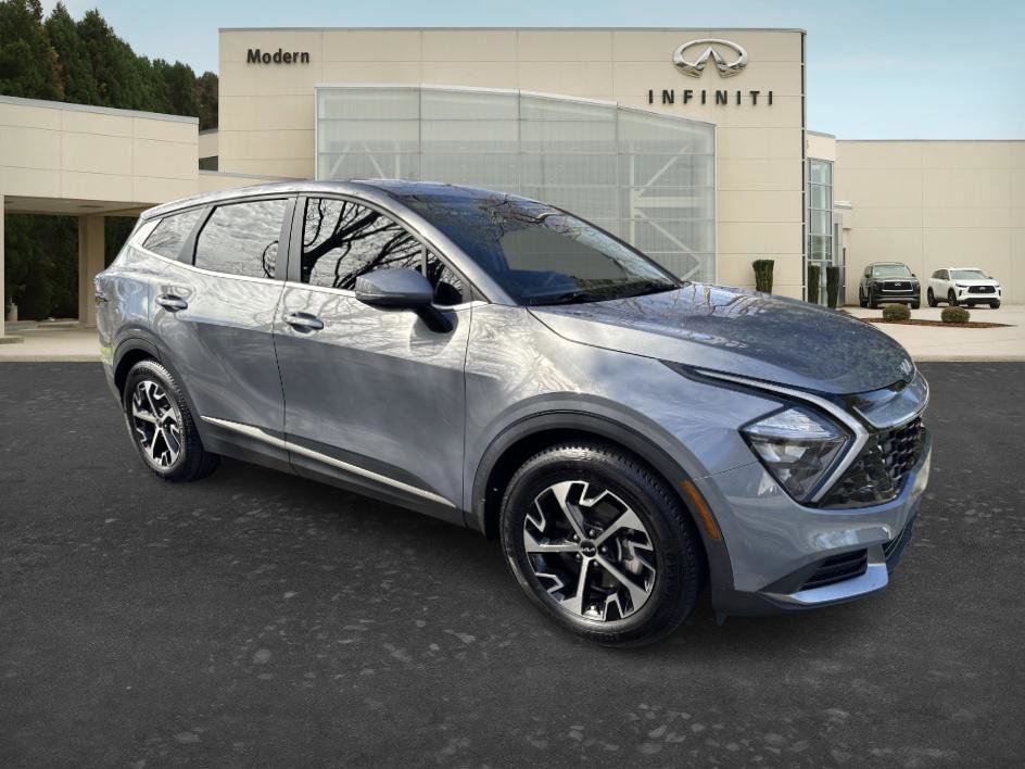 Used 2023 Kia Sportage EX image 3