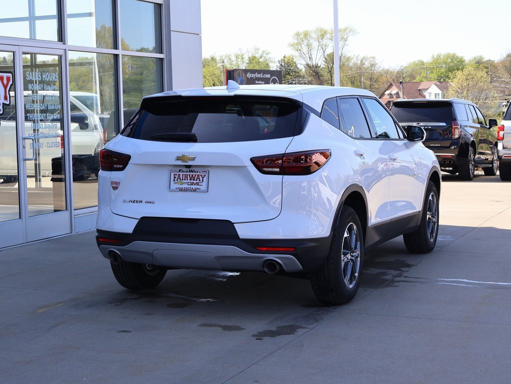 New 2025 Chevrolet Blazer LT image 3