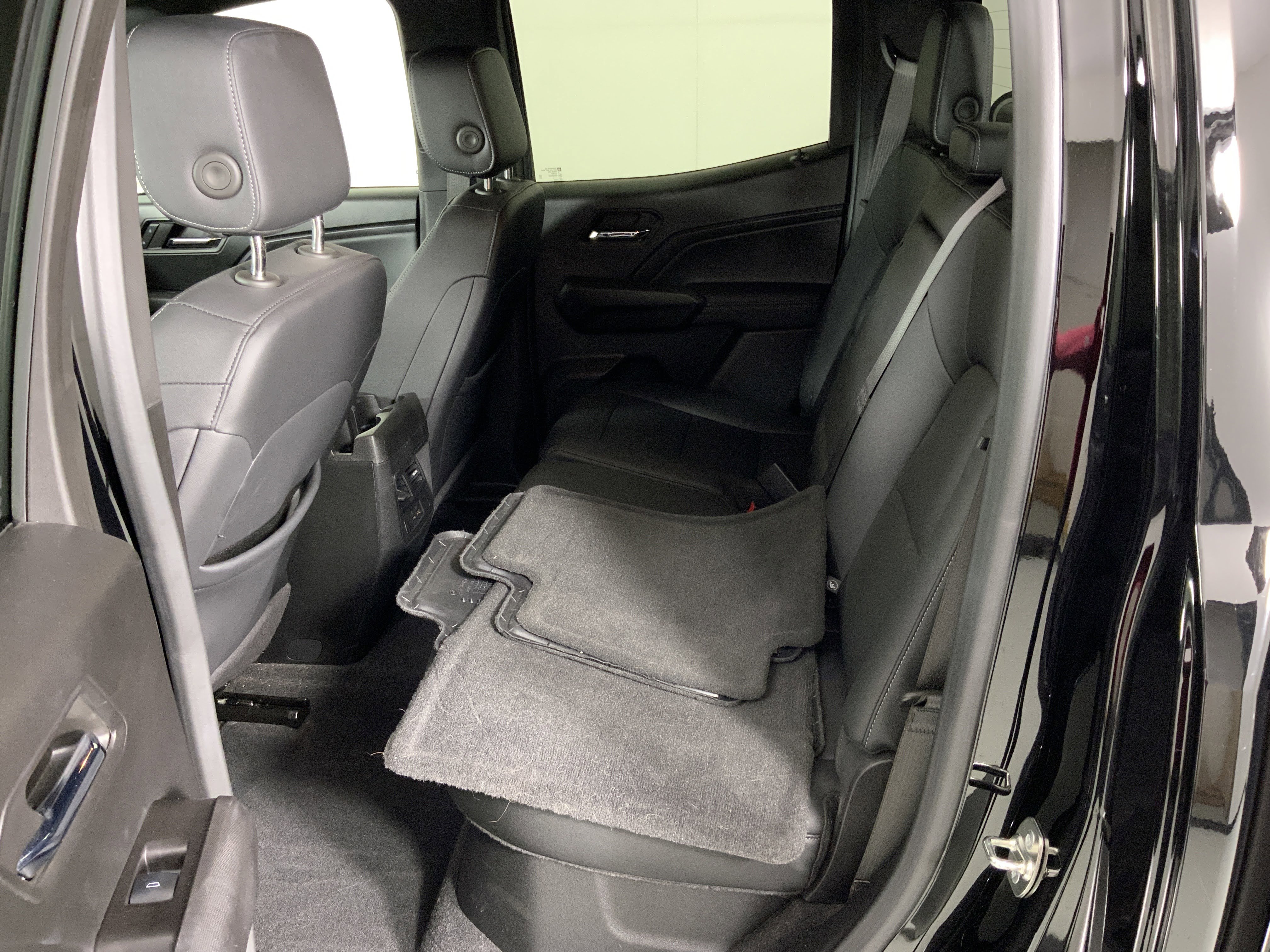 Used 2024 Chevrolet Colorado LT w/ LT Convenience Package III image 16